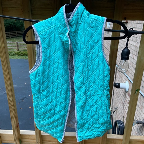 🎉2 for $12 Reversible quilted vest - Picture 4 of 5